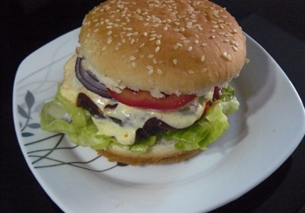 BURGER syr/šunka/prošuto